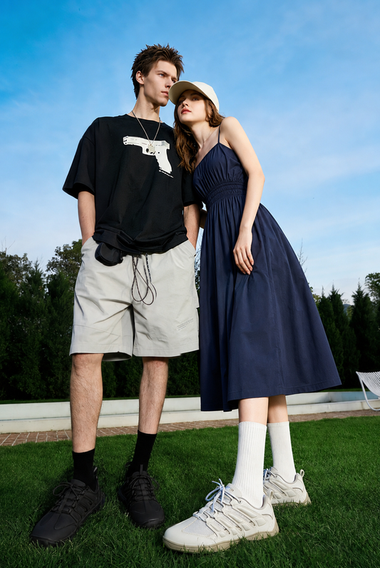 What Color Shoes to Wear With a Navy Dress?